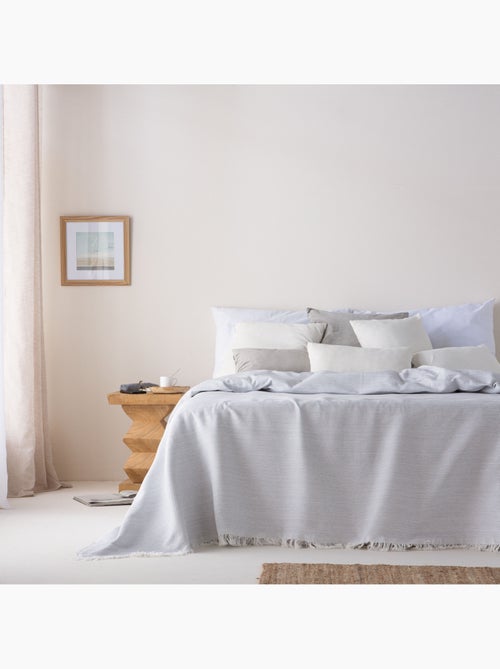 Couverture type Plaid, tissu texturé en fil teint en relief en nid d'abeille, avec franges - Gamusi - Kiabi Couverture type Plaid, tissu texturé en fil teint en relief en nid d'abeille, avec franges - Gamusi - Kiabi
