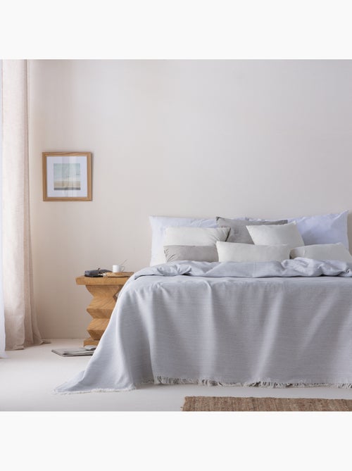 Couverture type Plaid, tissu texturé en fil teint en relief en nid d'abeille, avec franges - Gamusi - Kiabi Couverture type Plaid, tissu texturé en fil teint en relief en nid d'abeille, avec franges - Gamusi - Kiabi