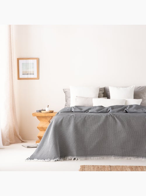 Couverture type Plaid, tissu texturé en fil teint en relief en nid d'abeille, avec franges - Gamusi - Kiabi Couverture type Plaid, tissu texturé en fil teint en relief en nid d'abeille, avec franges - Gamusi - Kiabi