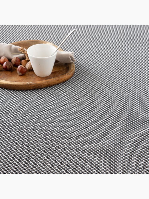 Couverture type Plaid, tissu texturé en fil teint en relief en nid d'abeille, avec franges - Gamusi - Kiabi Couverture type Plaid, tissu texturé en fil teint en relief en nid d'abeille, avec franges - Gamusi - Kiabi