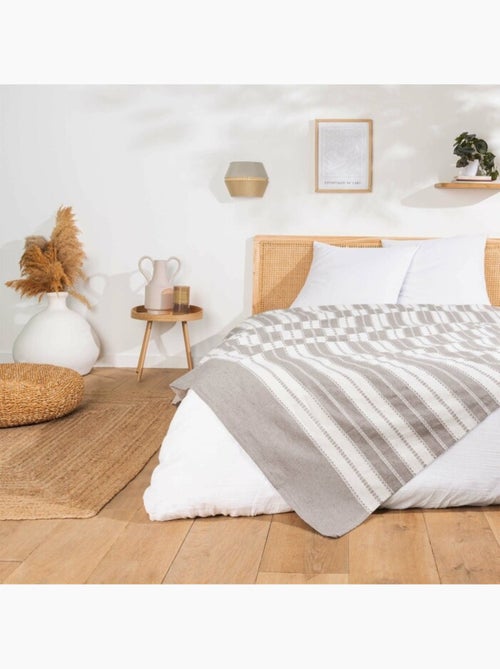 Couvre lit 2 personnes coton/polyester jacquard - Kiabi Couvre lit 2 personnes coton/polyester jacquard - Kiabi