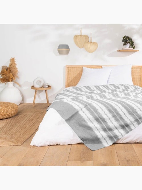 Couvre lit 2 personnes coton/polyester jacquard - Kiabi Couvre lit 2 personnes coton/polyester jacquard - Kiabi