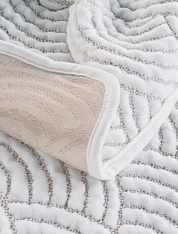 Couvre-lit 2 personnes matelassé 220x240 + 2 housses de coussins