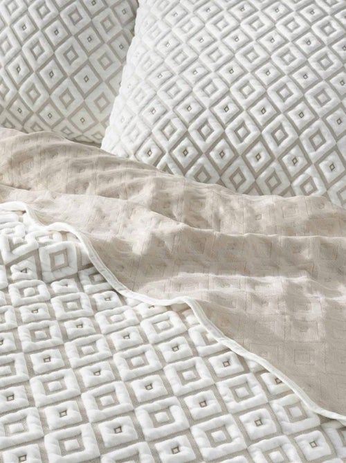 Couvre-lit 2 personnes matelassé 220x240 + taies jersey microfibre Joana - Kiabi