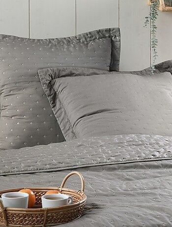 Couvre lit boutis réversible 260x240 avec 2 taies d'oreiller