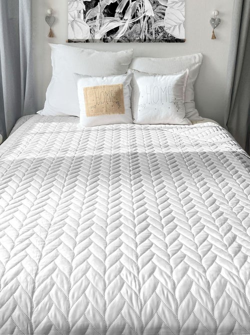 Couvre lit en microfibre dessin par ultrason - Kiabi