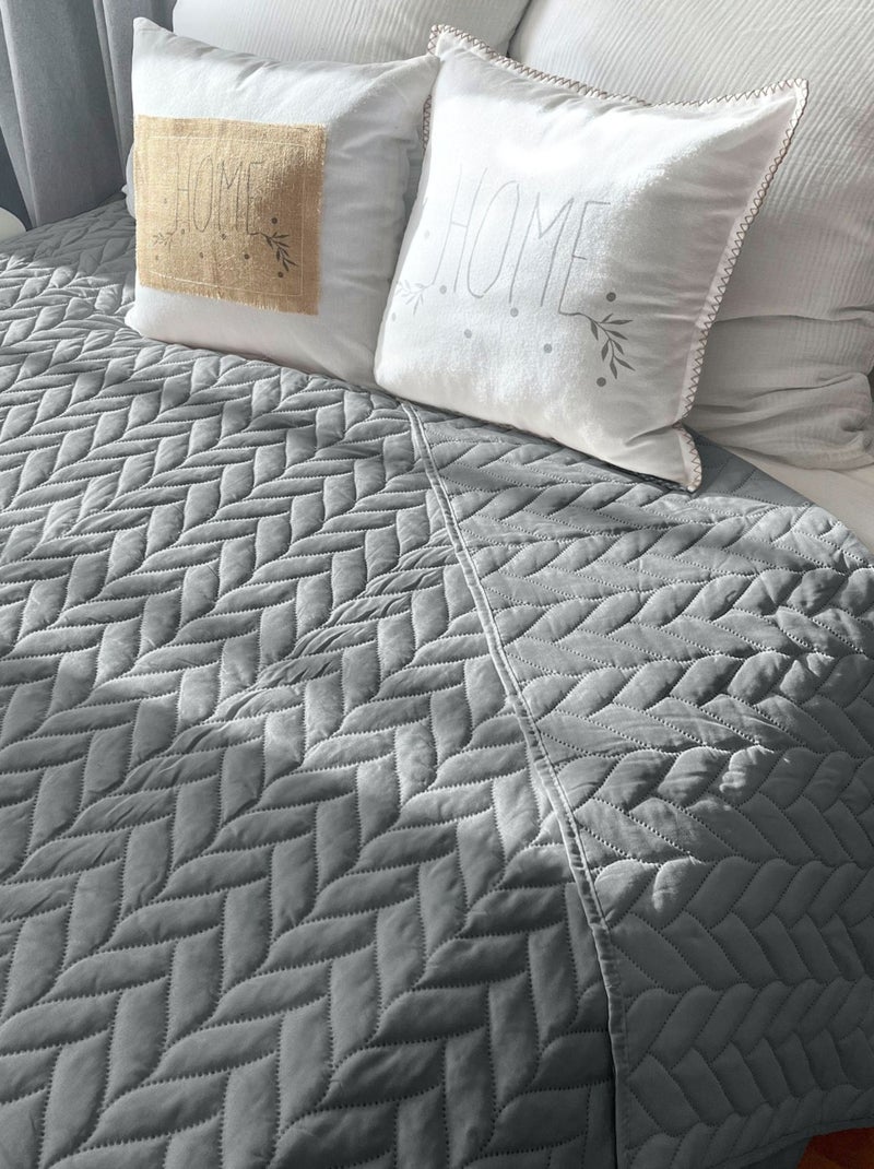 Couvre lit en microfibre dessin par ultrason Gris clair - Kiabi