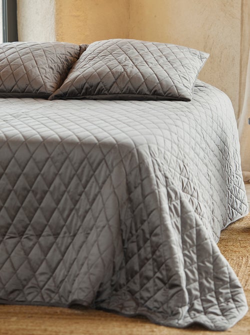 Couvre-Lit et Taies d'Oreiller en Velours Matelassé - Kiabi Couvre-Lit et Taies d'Oreiller en Velours Matelassé - Kiabi