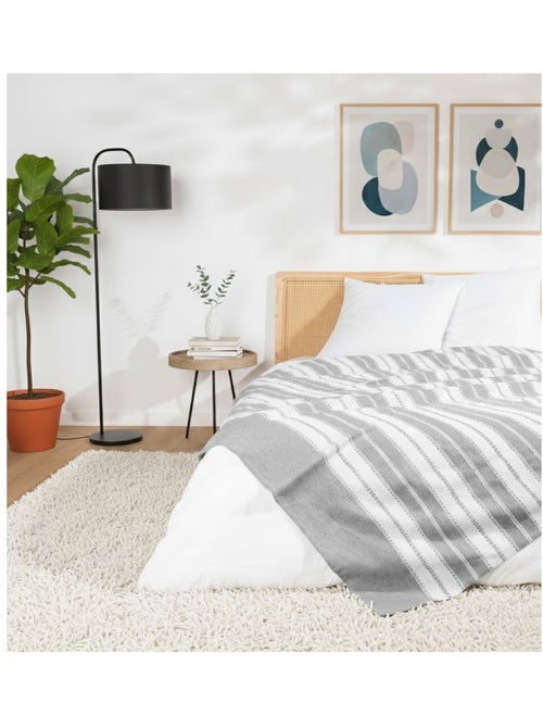 Couvre lit jacquard Collection Abby - Kiabi Couvre lit jacquard Collection Abby - Kiabi
