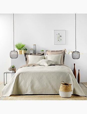 Couvre-lit matelassé + 2 housses de coussin en microfibre unie romane