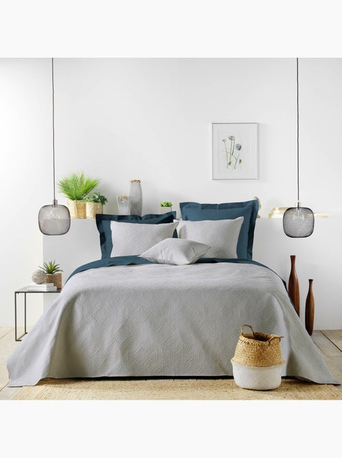 Couvre-lit matelassé + 2 housses de coussin en microfibre unie Romane - Kiabi Couvre-lit matelassé + 2 housses de coussin en microfibre unie Romane - Kiabi