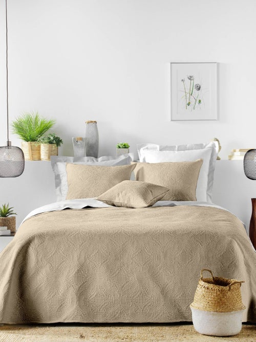 Couvre-Lit Matelassé et 2 Taies d'Oreiller Romane - Kiabi