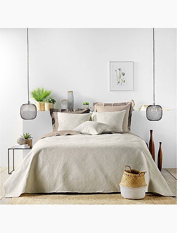 Couvre-lit matelassé + 2 housses de coussin en microfibre unie Romane
