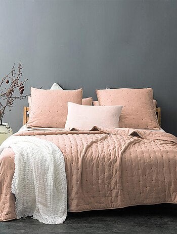 Couvre lit matelassé et moelleux