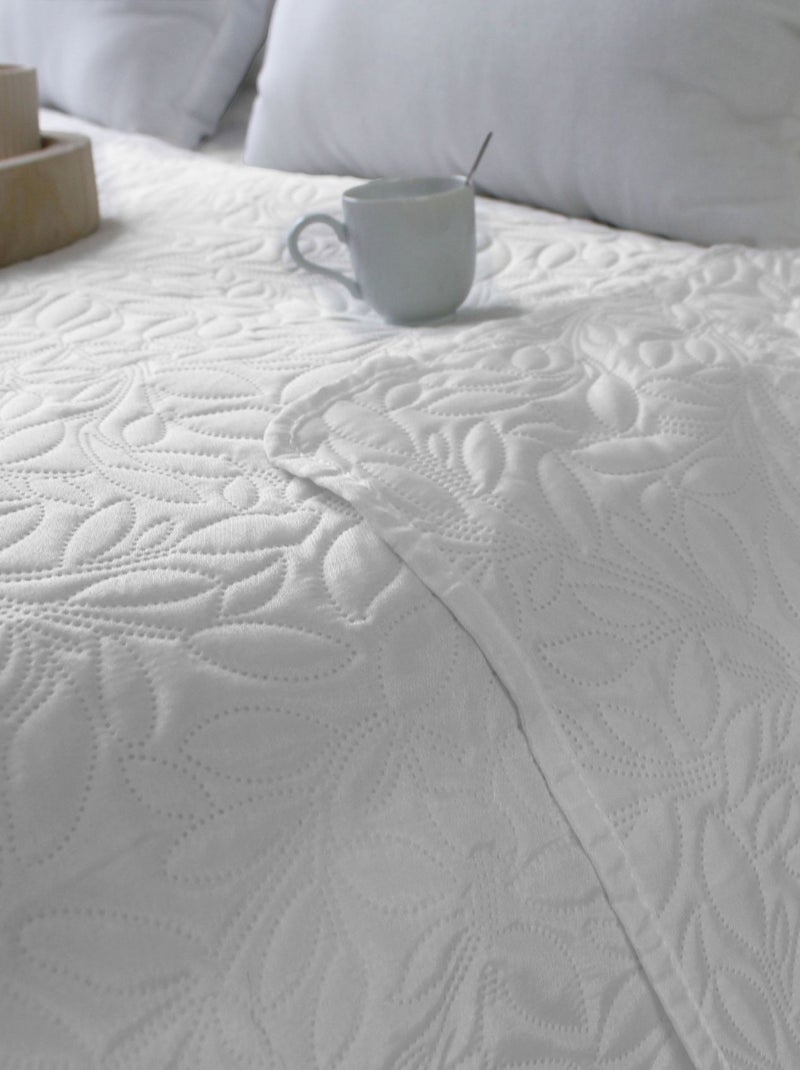 Couvre-lit microfibre à motif floral Blanc - Kiabi