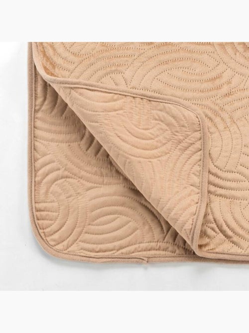 Couvre-lit Velours Uni Solange - Beige + 2 housses de coussins 60x60 cm - Kiabi Couvre-lit Velours Uni Solange - Beige + 2 housses de coussins 60x60 cm - Kiabi