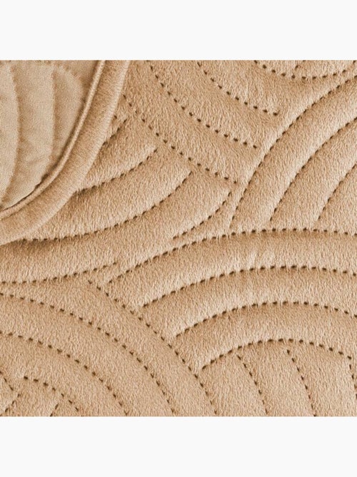 Couvre-lit Velours Uni Solange - Beige + 2 housses de coussins 60x60 cm - Kiabi Couvre-lit Velours Uni Solange - Beige + 2 housses de coussins 60x60 cm - Kiabi