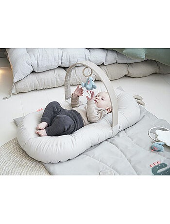 Cozy lounger avec arche d'activit? Raffi en coton biologique