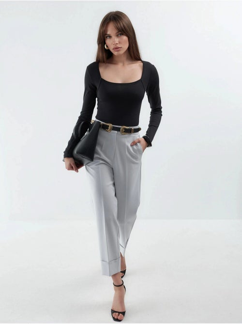 Crop blouse à coupe ajustée avec col carré busem - Kiabi Crop blouse à coupe ajustée avec col carré busem - Kiabi