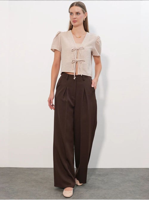 Crop top texturé en mélange de lin à col en v bdart - Kiabi Crop top texturé en mélange de lin à col en v bdart - Kiabi