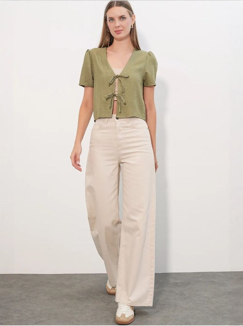 Crop top texturé en mélange de lin à col en v bdart - Kiabi Crop top texturé en mélange de lin à col en v bdart - Kiabi