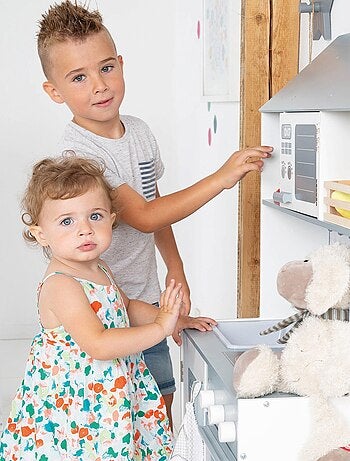 Cuisine enfant en bois avec cuisinière et réfrigérateur pour fille et garçon 'Roba'
