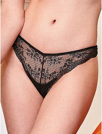 Culotte brésilien en dentelle avec lanières et anneaux