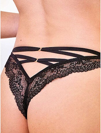 Culotte brésilien en dentelle avec lanières et anneaux