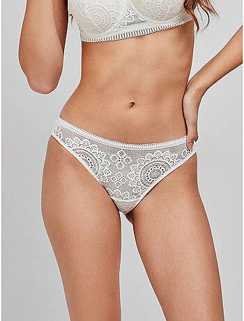Culotte classique en dentelle