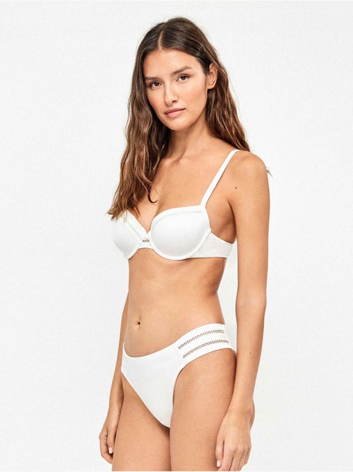 Culotte de bikini avec détail ajouré sur les côtés - Kiabi Culotte de bikini avec détail ajouré sur les côtés - Kiabi