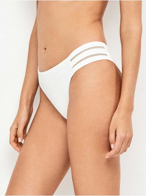 Culotte de bikini avec détail ajouré sur les côtés - Kiabi Culotte de bikini avec détail ajouré sur les côtés - Kiabi