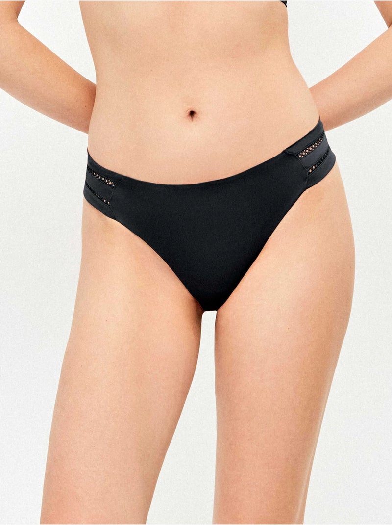 Culotte de bikini avec détail ajouré sur les côtés Noir - Kiabi
