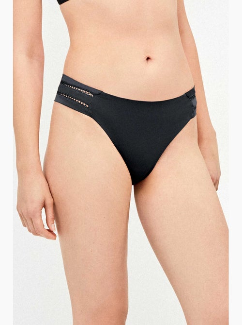 Culotte de bikini avec détail ajouré sur les côtés - Kiabi Culotte de bikini avec détail ajouré sur les côtés - Kiabi