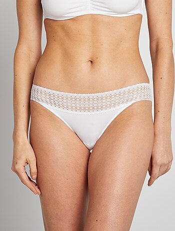 Culotte en dentelle et côtes