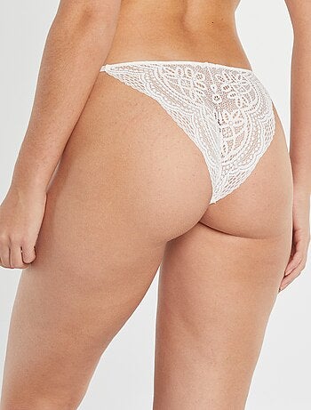 Culotte en dentelle transparente