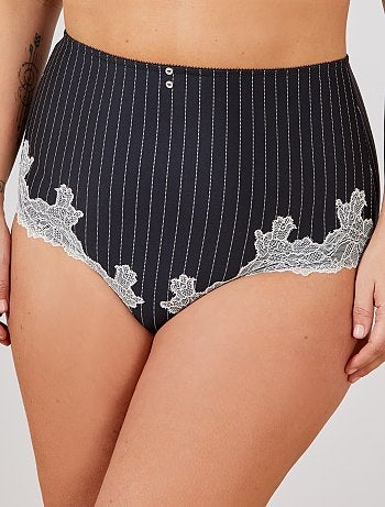 grosse fille noire en lingerie
