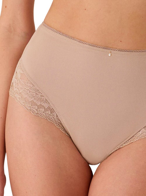 Culotte slip gainant taille haute renatta - Kiabi Culotte slip gainant taille haute renatta - Kiabi