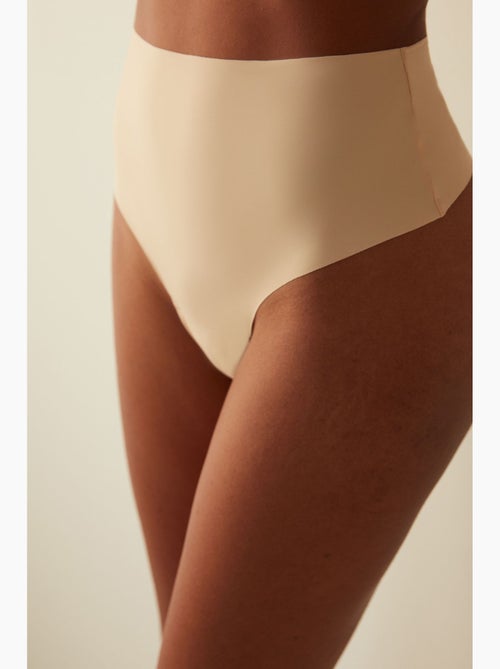 Culotte tanga lisse sans démarcation, sans coutures, taille basse penti - Kiabi Culotte tanga lisse sans démarcation, sans coutures, taille basse penti - Kiabi