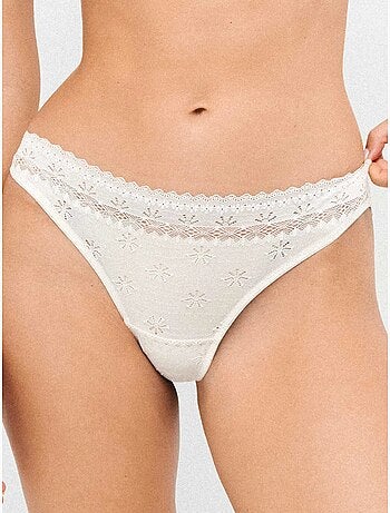 Culotte type bikini en tissu dentelle florale aspect rustique