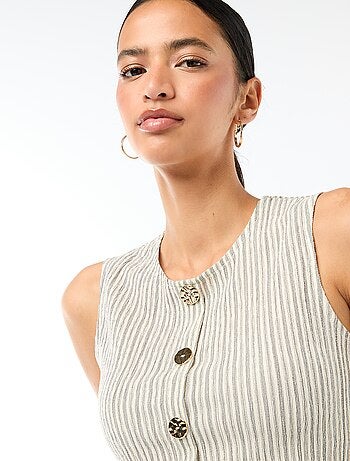 Débardeur avec ouverture par boutons dorés martelés