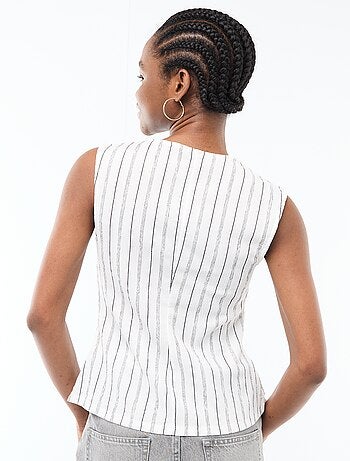 Débardeur avec ouverture par boutons dorés martelés