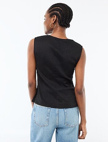 Débardeur avec ouverture par boutons dorés martelés