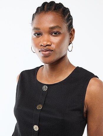 Débardeur avec ouverture par boutons dorés martelés