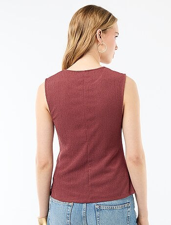 Débardeur avec ouverture par boutons dorés martelés