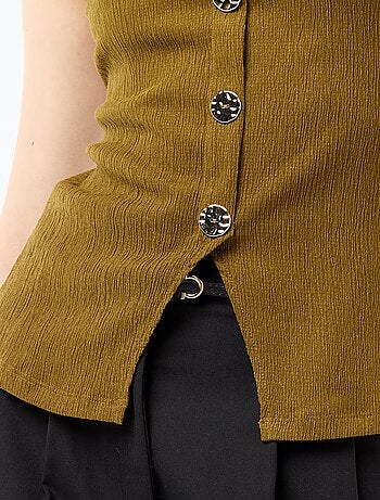 Débardeur avec ouverture par boutons dorés martelés