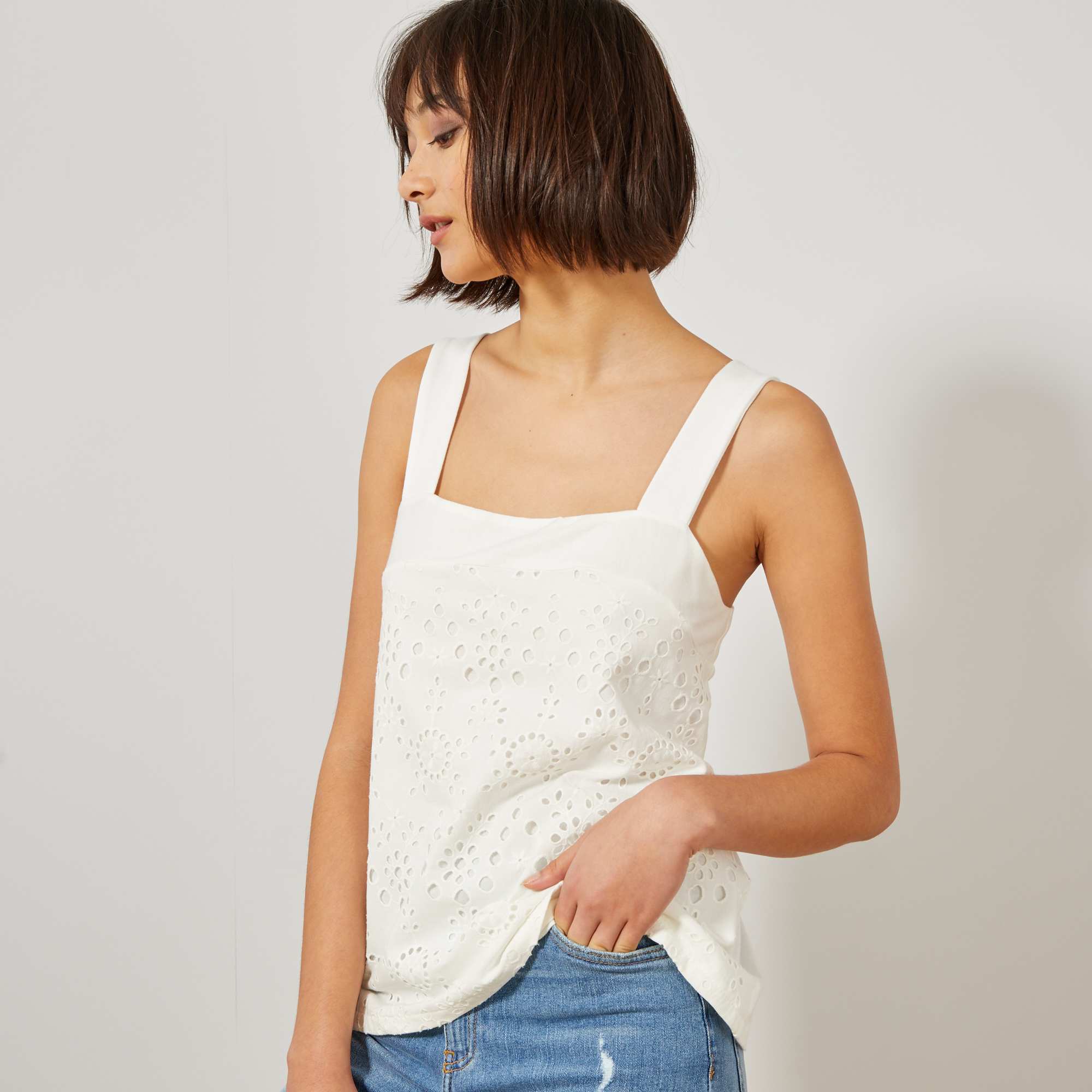 Débardeur broderie anglaise Femme  Kiabi  10,00€