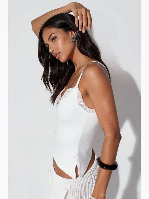 Débardeur cami court ajusté avec broderie busem - Kiabi