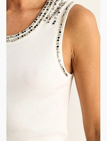 Débardeur côtelé col rond accessoire strass lucci