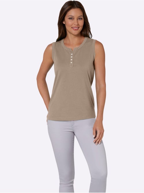 Débardeur femme à col rond avec patte de boutonnage nacrée - Taille standard - Moda Vilona - Kiabi Débardeur femme à col rond avec patte de boutonnage nacrée - Taille standard - Moda Vilona - Kiabi