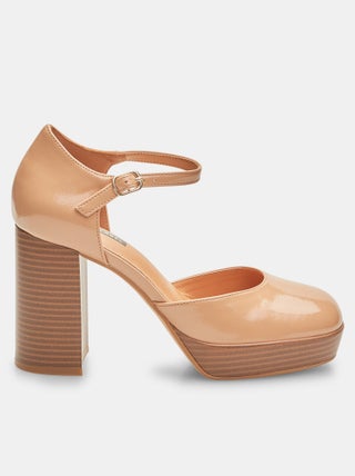 Décolleté pour les Bata Red Label avec un talon large et un plateau